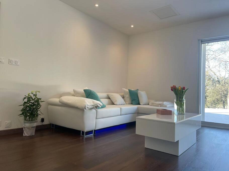 Brand New Villa With Fully Intergrated Air Conditioning & Private Pool, Overlooking Forest Sardan Exterior photo